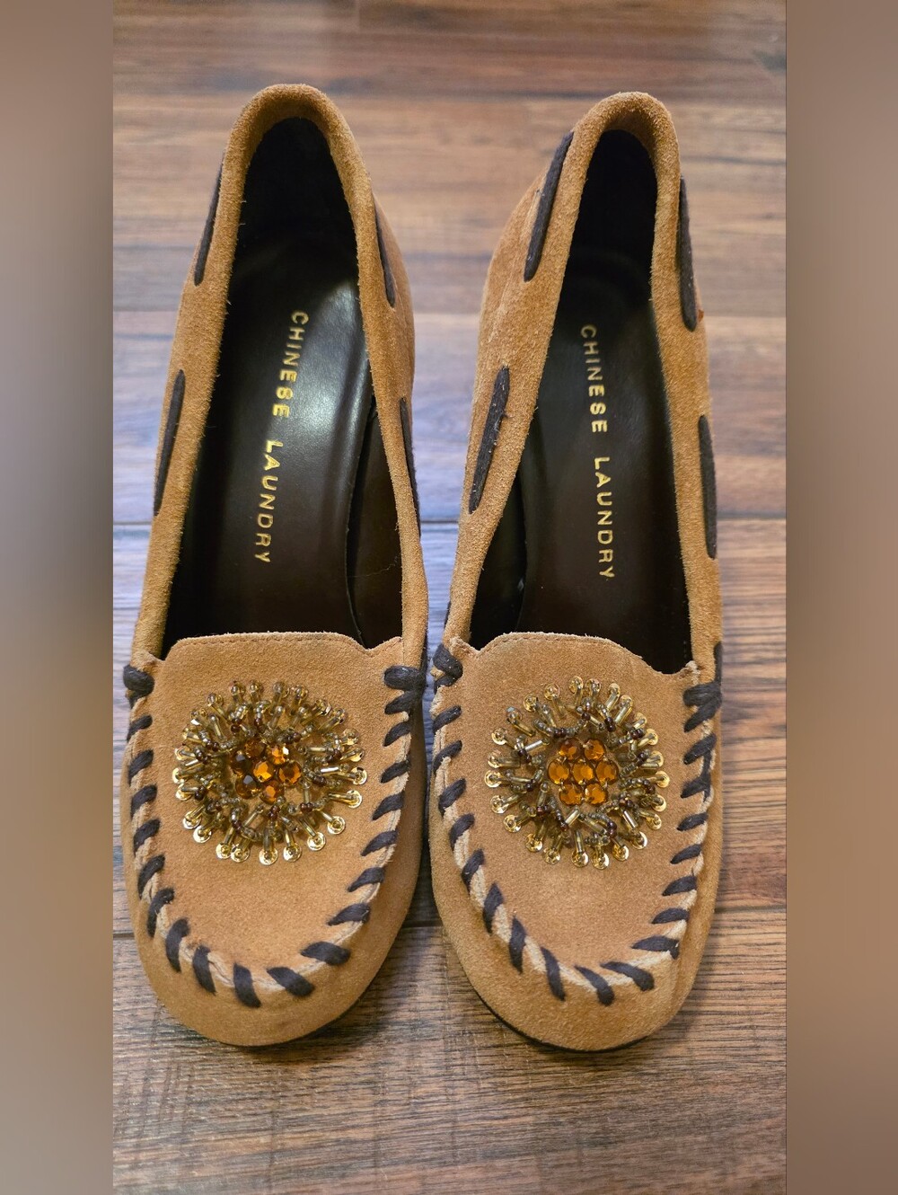 Y2K Chinese Laundry Cammie Suede Mocassin Beaded Stilleto Size 7.5 Tan